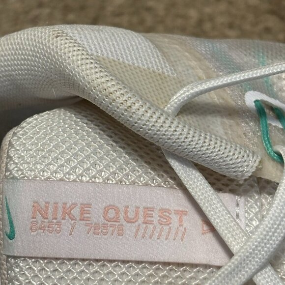 Size 11 Nike Quest 4 DA1106-105 Women's Mesh Running Shoes No Insoles - Picture 12 of 14